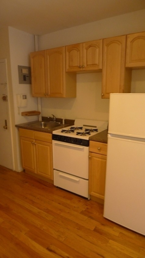 Primary Photo - 226 E 26th St