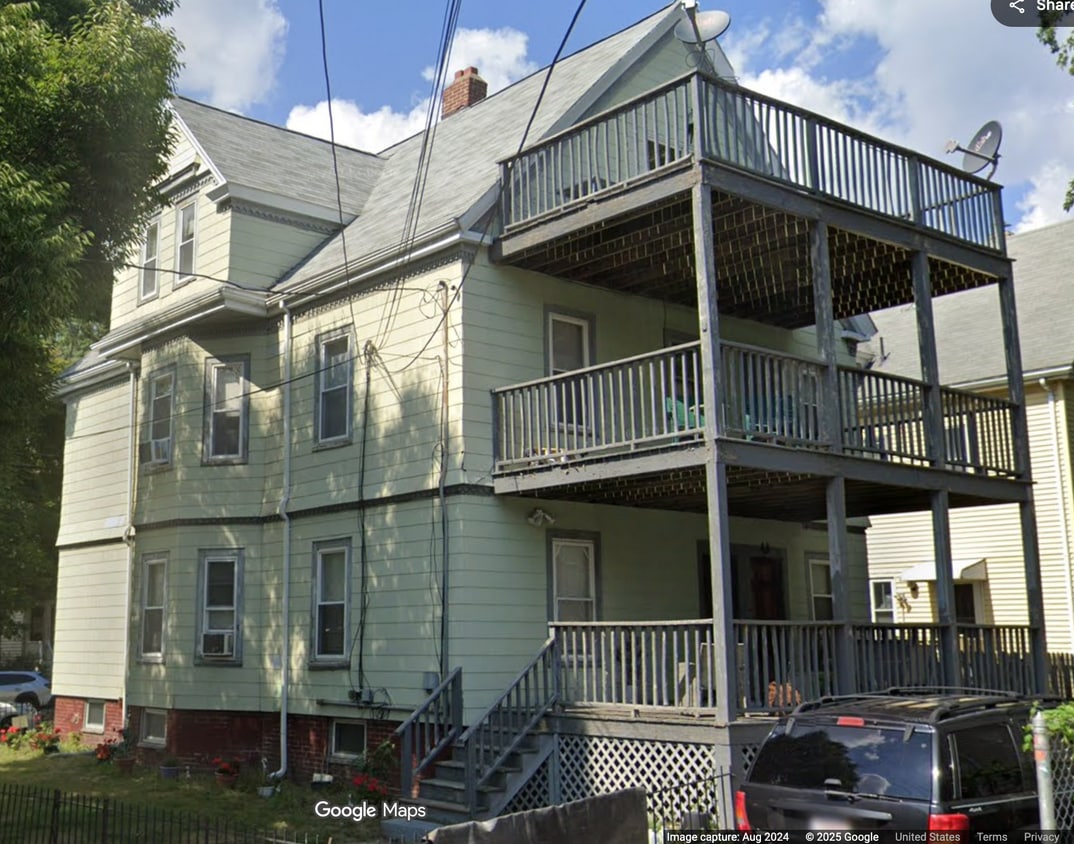 Building Photo - 147 Willow Ave