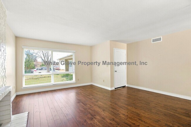 Building Photo - Charming Irvine 3 Bedroom Home with Vaulted Ceilings, Fireplace & Community Pool