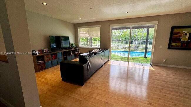 Foto del edificio - 4411 Foxtail Ln