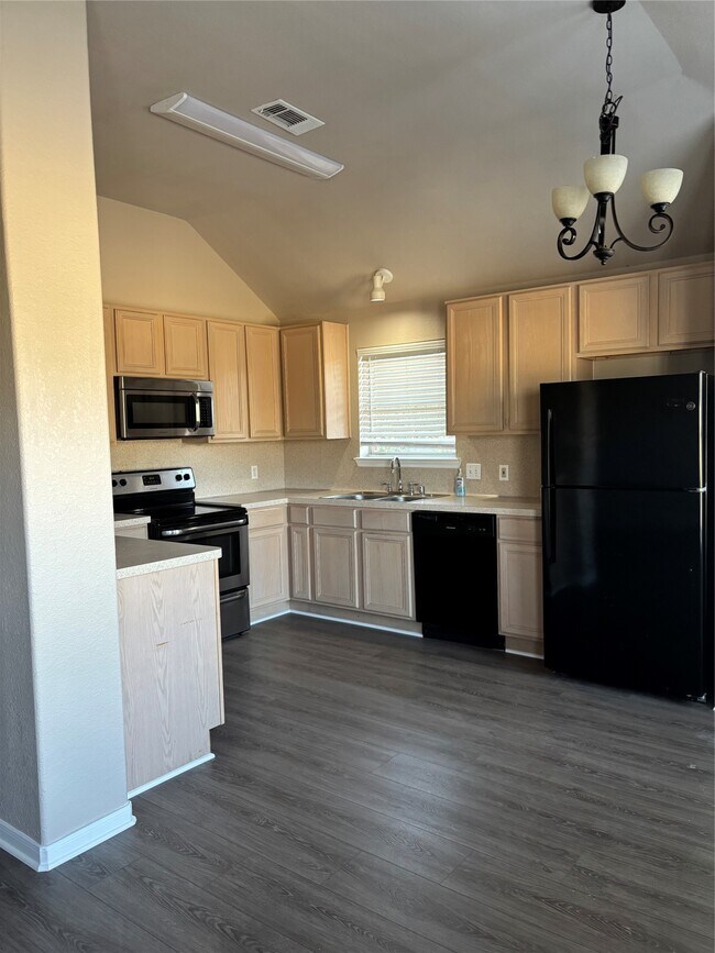 Foto del edificio - 16711 Jib Ct