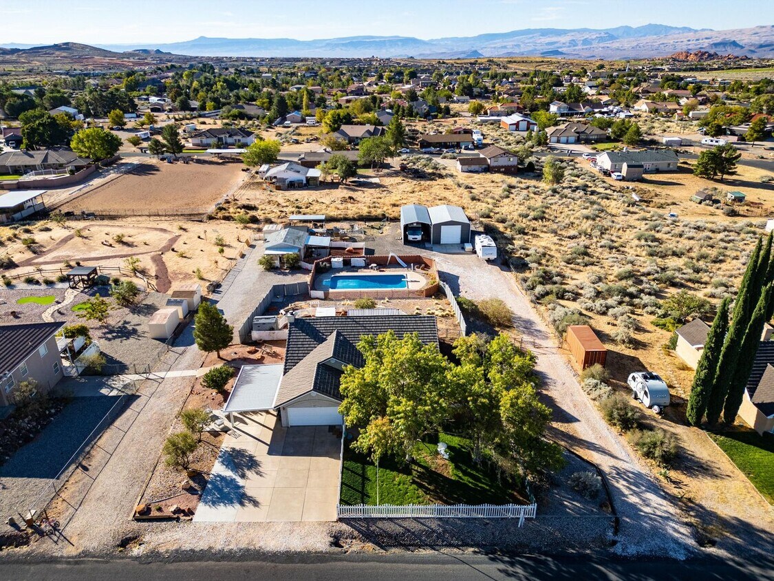 Horse Property! Private Pool! Land! - Horse Property!  Private Pool!  Land!