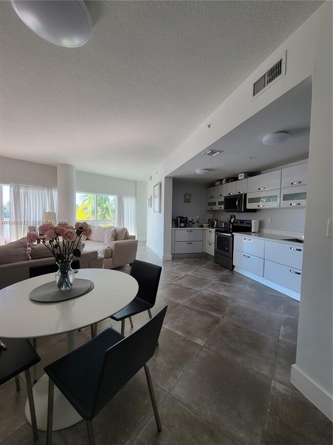 Building Photo - 6580 Indian Creek Dr