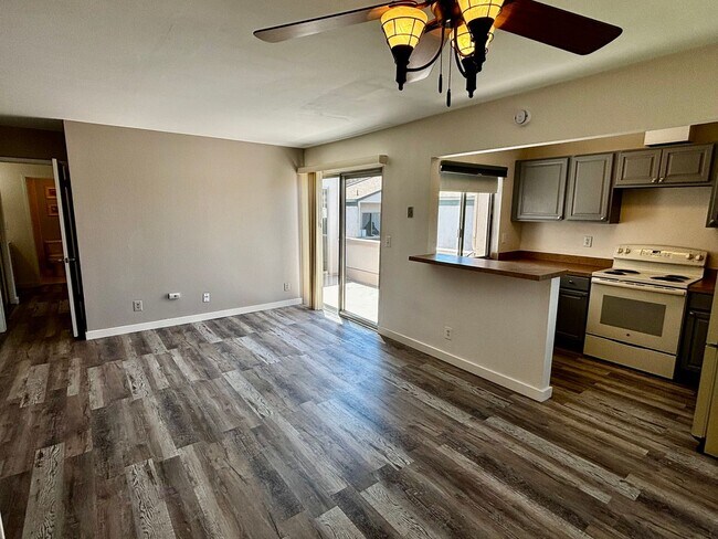 Foto del edificio - 1 Bed/1 Bath Condo With Bonus Room