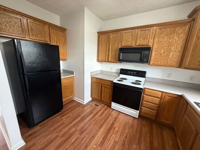 Photo - Lovely Three Bedroom , One and a Half Bath... Apartment