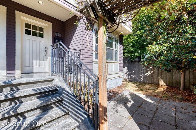 Building Photo - 3 br, 2.5 bath House - 529 11th Ave E Unit B