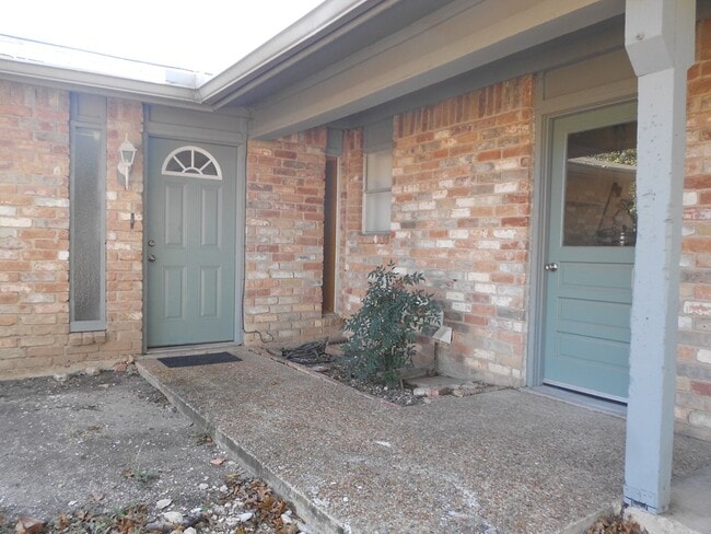 Building Photo - 523 Tomahawk Trail