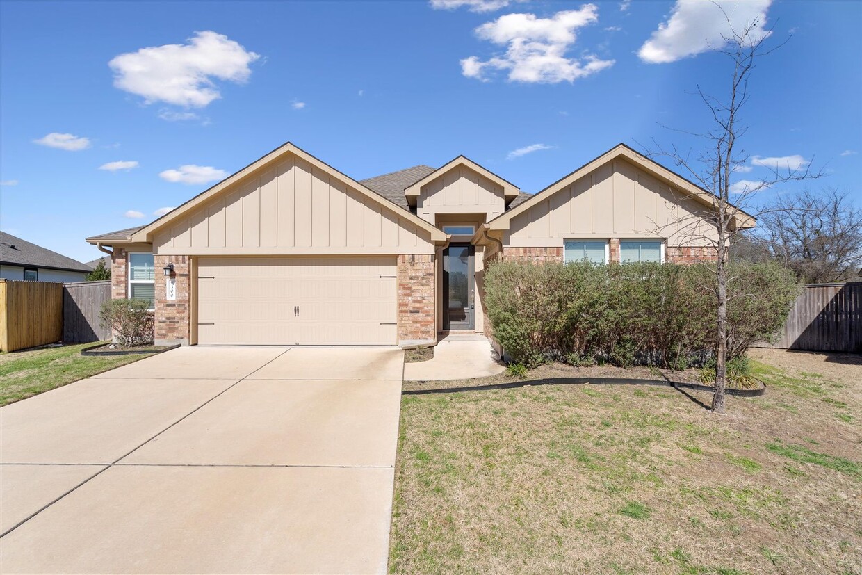 Primary Photo - 300 Gunnison Way, Kyle, Texas 78640