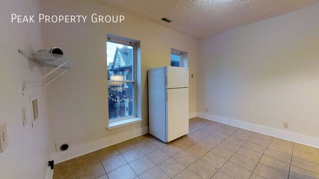 Foto del edificio - 45 1/2 Euclid Avenue-