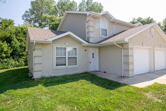 Building Photo - 5200-5202-5202 Tessa Way