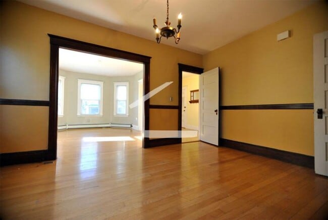 Photo - Great Value- Spacious Brighton 3-bed/1 Bat... Apartment