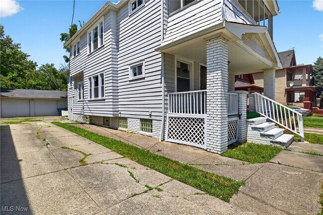 Building Photo - 2820 E 120th St