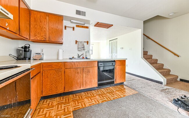 Building Photo - 3 br, 1 bath Townhome - 3258 Niagara Sq