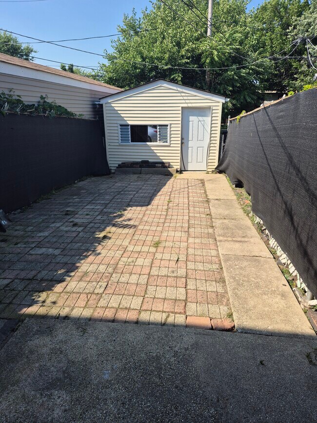 Foto del edificio - 1138 E 83rd St
