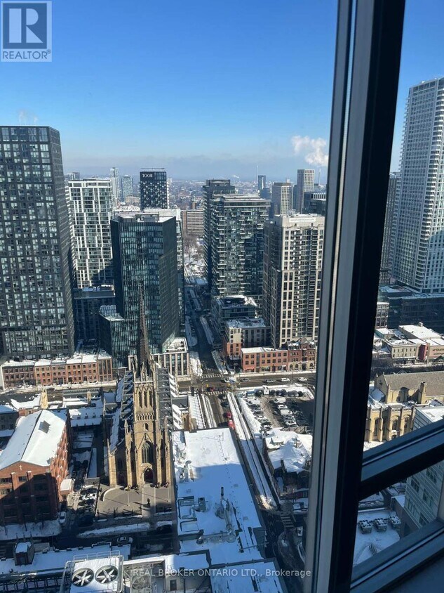 Building Photo - 210 Victoria St