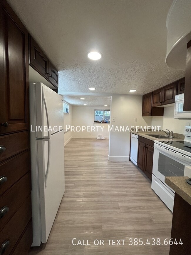 Building Photo - 182 N 100 W