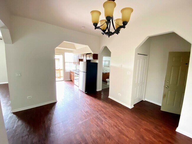 Foto del edificio - 3045 W Cortland St