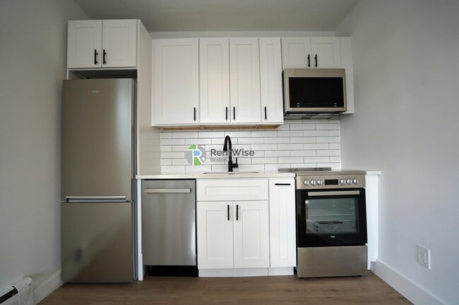 Building Photo - 740 E 7th St