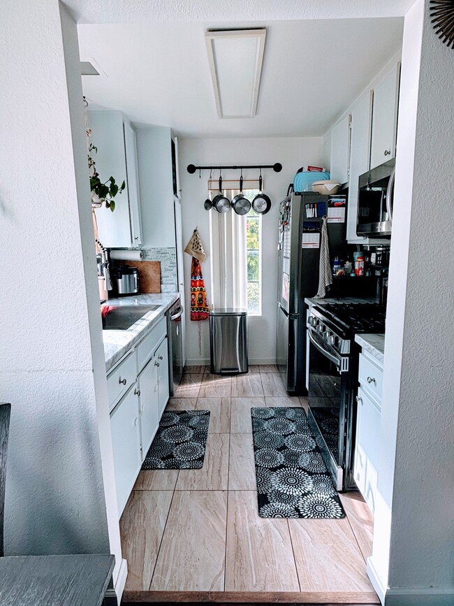 Kitchen - 8525 Summerdale Rd