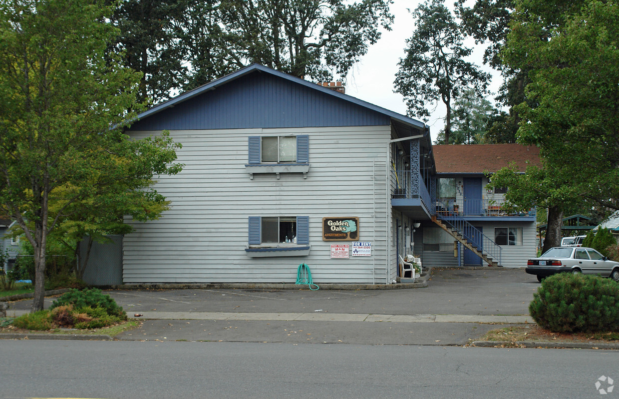 Building Photo - Golden Oaks Apartments