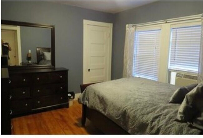 Primary bedroom - 119 Essex St