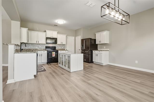 Foto del edificio - 5015 Royal Springs Dr