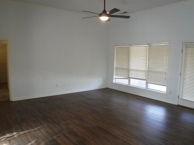 Building Photo - 1104 Macon Hall Rd