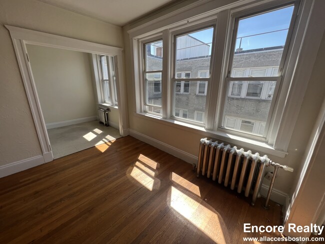 Building Photo - 1163 Boylston St