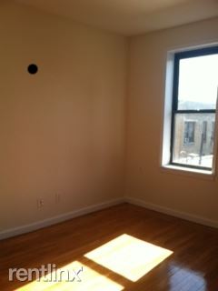 Building Photo - 650 W 204th St