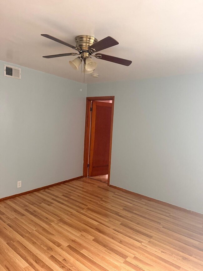 Foto del edificio - 4314 N Menard Ave