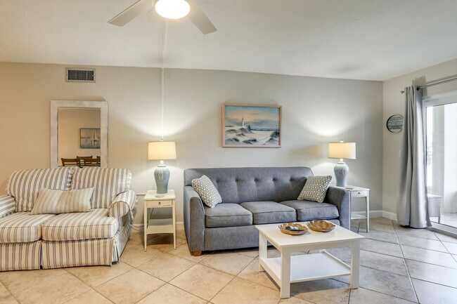 Building Photo - 7930 Sun Island Dr S