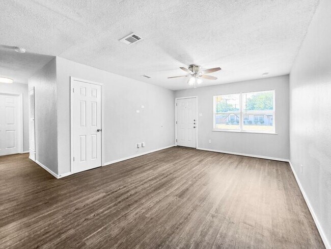 Building Photo - 204 Pimlico Way
