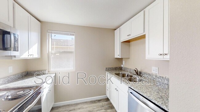 Building Photo - 2405 E St Vrain St