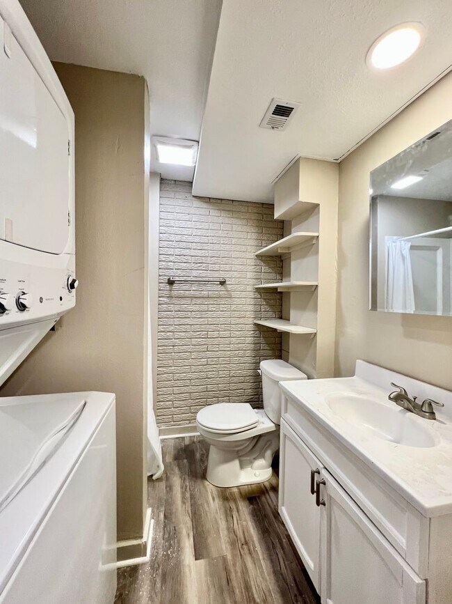 Foto del edificio - Updated 2 Bed Duplex in Central MHK - Augu...