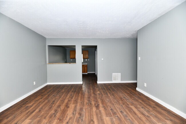 Building Photo - 2232 Admiral Dr