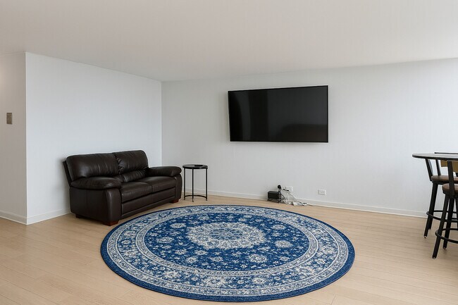 Foto del edificio - 655 W Irving Park Rd