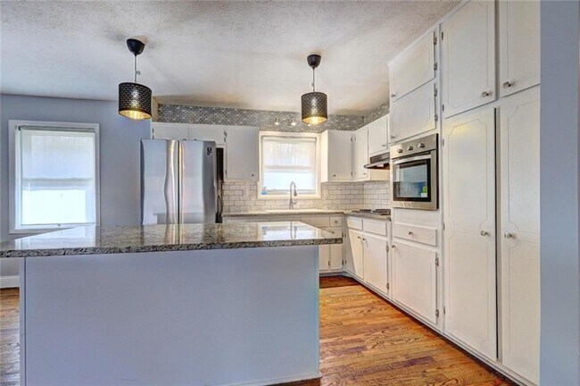 Foto del edificio - 667 Tara Cir SE