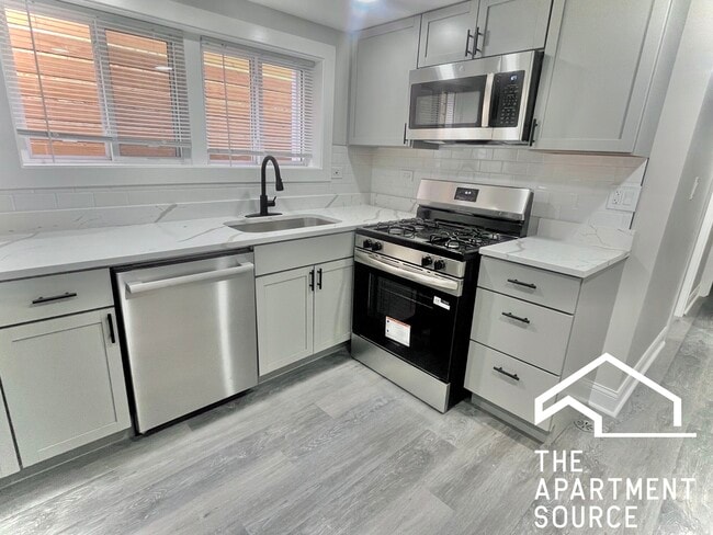 Foto del edificio - 2937 N Fairfield Ave