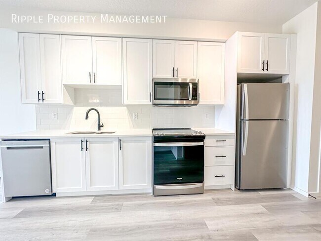 Building Photo - FANTASTIC 2 BEDS/ 1 BATH CONDO