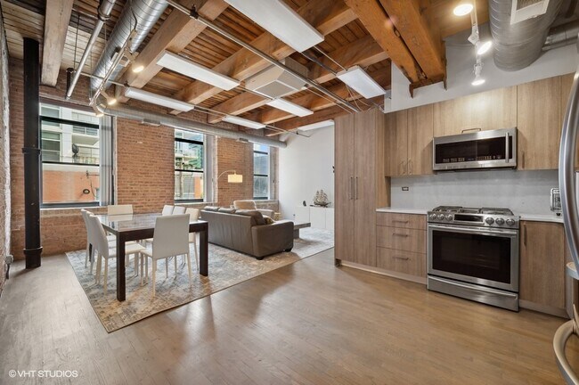 Building Photo - 14 N Peoria St