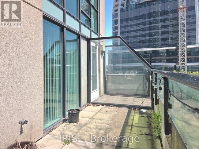 Photo du bâtiment - 16 Yonge St