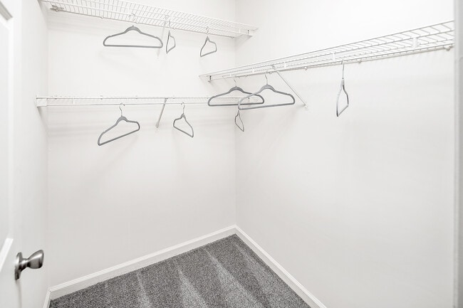 Building Photo - Huntersville Commons