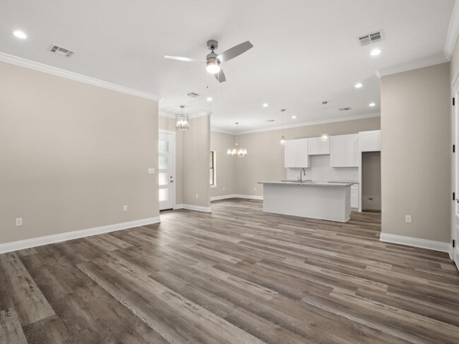 Building Photo - 1611 Hickman Rd