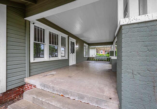 Building Photo - Updated 3/2 in  SW Ardmore