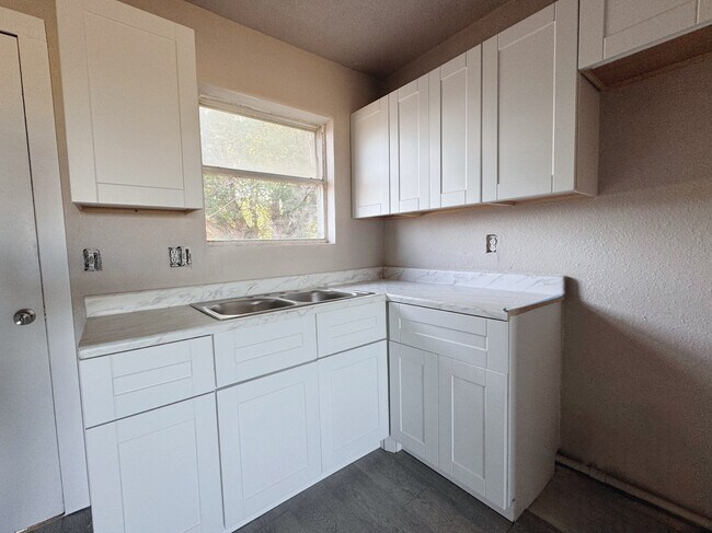 Foto del edificio - 1908 Inler Ave