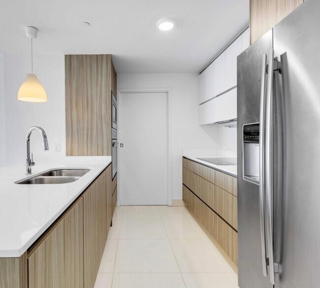 Foto del edificio - 600 NE 27th St