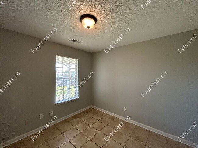 Foto del edificio - 7230 Conrail Cir