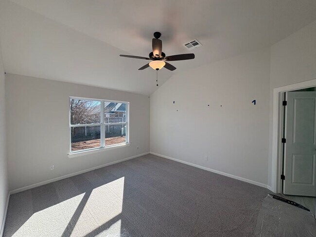 Building Photo - New Home! 1st month free!