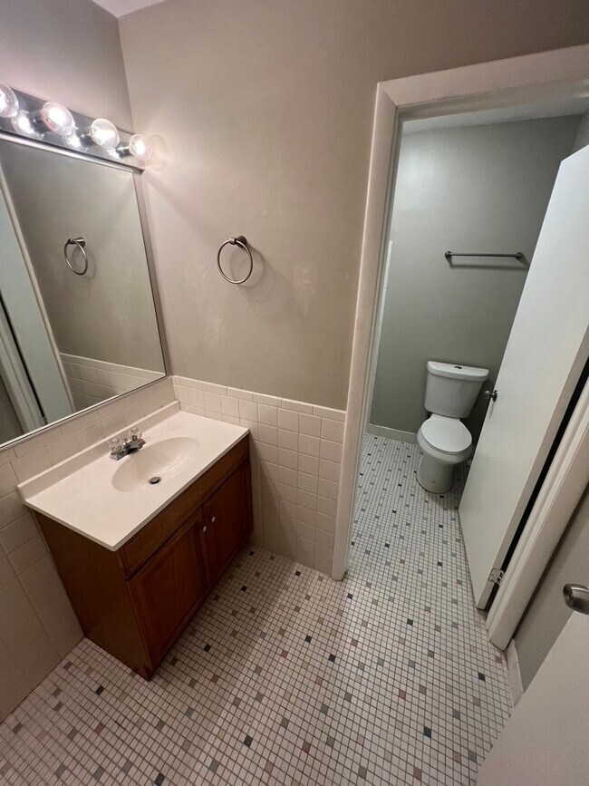 Foto del edificio - 16W486 Lake Dr