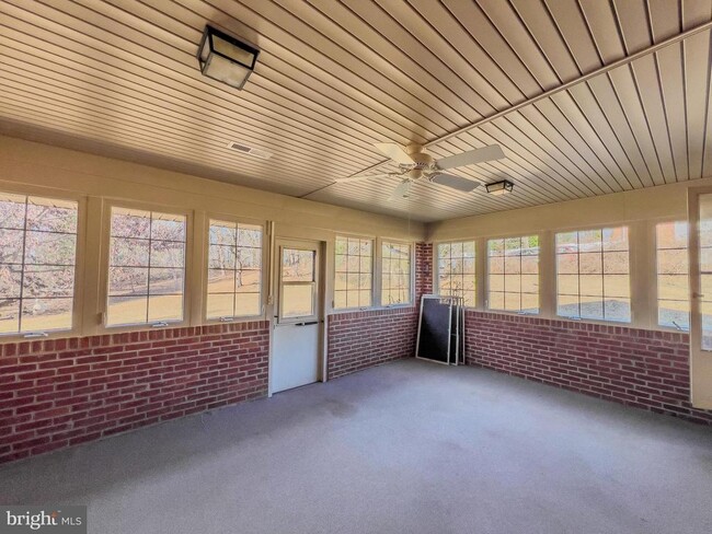 Building Photo - 194 Red Hill Rd